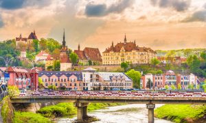 Sighișoara, patrimoniul UNESCO. A avut, până la cel de-al Doilea Război Mondial, o orchestră simfonică. Printre oaspeții acesteia s-a numărat compozitorul Johannes Brahms, care a vizitat oraşul cu ocazia unui turneu, Romani de Centenar, o campanie Q Magazine
